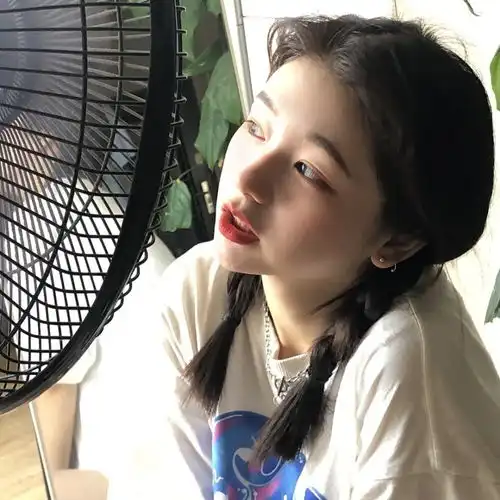 头像丨我可不是一定要围着你转的小女孩
