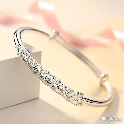 买一个银手镯大概多少钱
