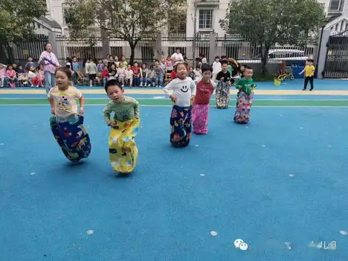 可爱袋鼠跳跳跳记大班组9月份幼儿袋鼠跳比赛
