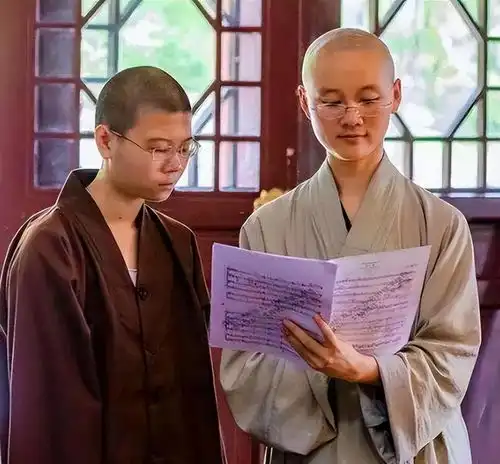 2008年,985高校女学生出家当尼姑,父母支持,如今后悔了吗
