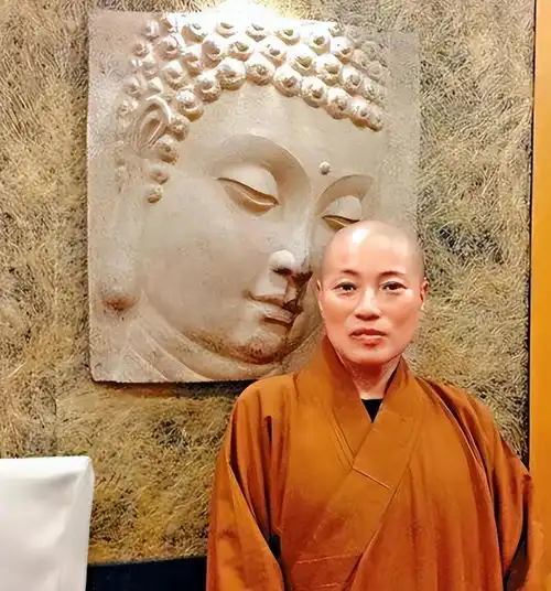吉林女尼姑释智定落网,徒弟揭露其私人生活,奢靡程度令人震惊
