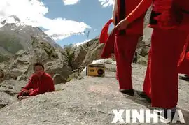 仙女石上西藏尼姑的神舞4
