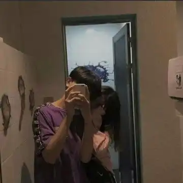 手机自拍情侣头像头像
