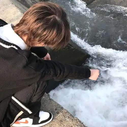 男生头像像失望和委屈这种东西没必要解释越解释越乱.
