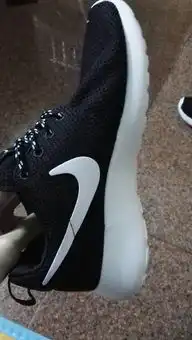 这双nike是正品吗标签是真的吗怎么看鞋子是真假求高手鉴定
