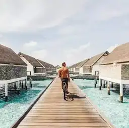 从清洁工到年入100万环游世界,他靠的竟是一张永不回头的单程票
