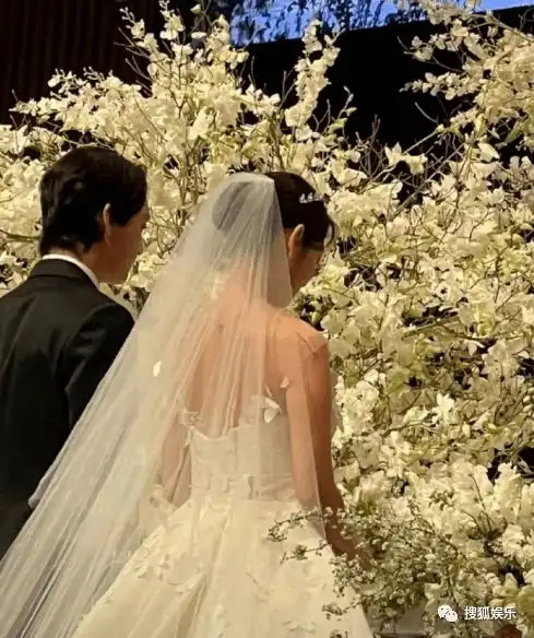 周迅前夫高圣远有新恋情朴信惠崔泰俊婚礼现场
