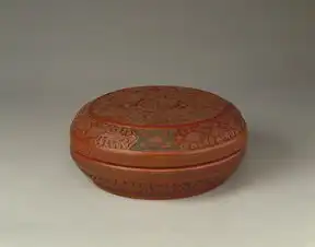 剔彩双龙戏珠纹圆盒

