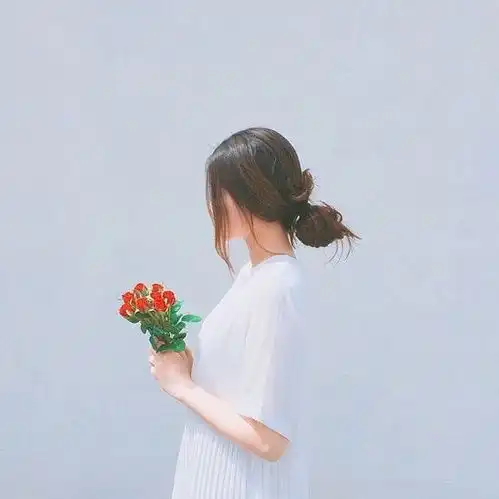 和这张图片相匹配的情侣头像

