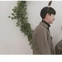 韩系白边情侣头像两张一对微信头像图片大全
