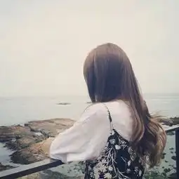 你以为分手了前任还关注你是为了复合
