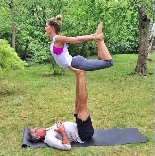 揭秘维秘超模好身材的真相烟袅霓裳花想容不如不忘
