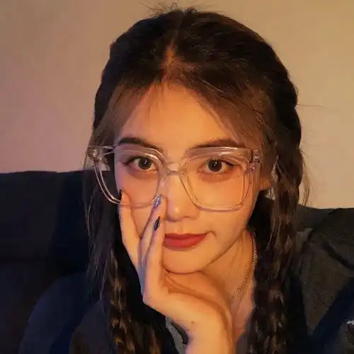 ins秋天女生头像
