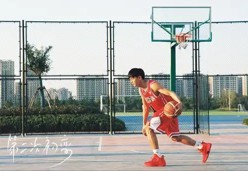 黄灿灿和周大为篮球情侣照来啦每个女孩都拒绝不了打篮球的男孩子