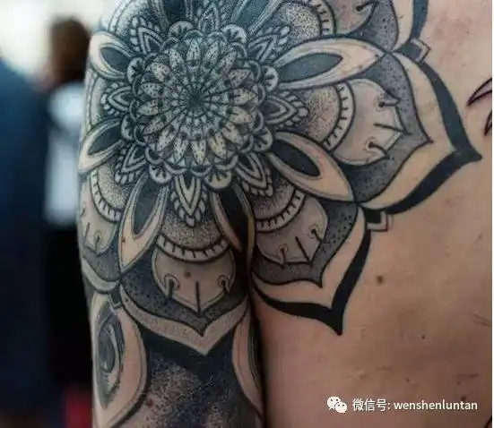 性感的肩部纹身看看有没有你喜欢的
