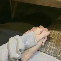 热恋中的情侣专用头像
