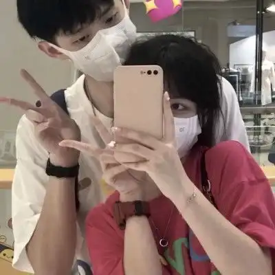 ins青春无敌的情侣头像

