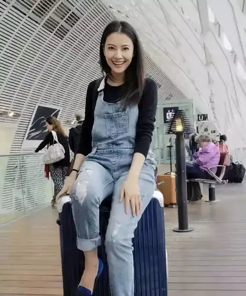 阔腿裤过时了娱乐圈都在穿的初恋裤又是什么鬼
