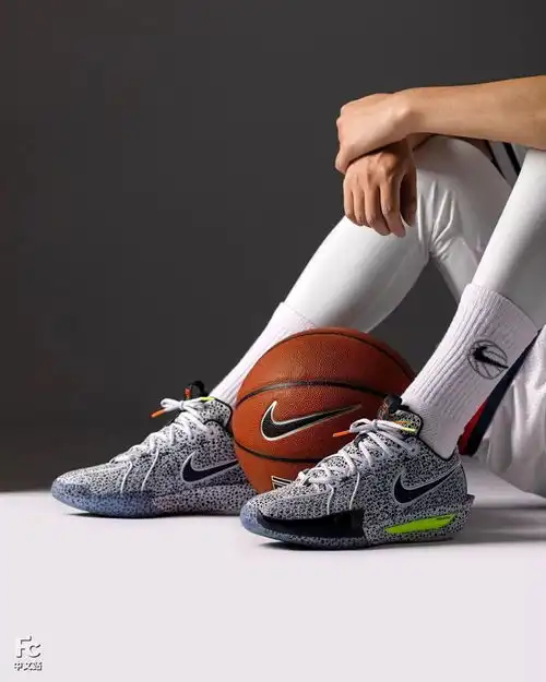 突发nike社交平台集体换头像,只为这个神秘配色

