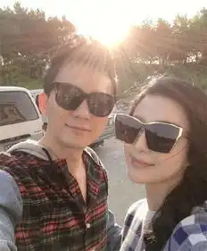 李晨范冰冰公开恋情周年秀恩爱遭催婚晨冰天天秀为何越来越假