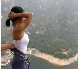 失恋小姐姐选择蹦极解压,意外走红抖音,网友我来做你男朋友
