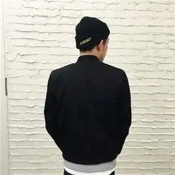 情侣头像一男一女背影精选2018难过的时候学会了独自忍受
