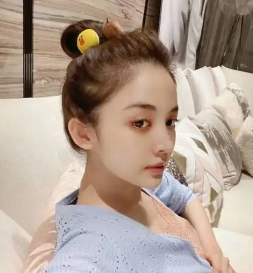新疆四美中除了佟丽娅,她名气最大,如今却销声匿迹