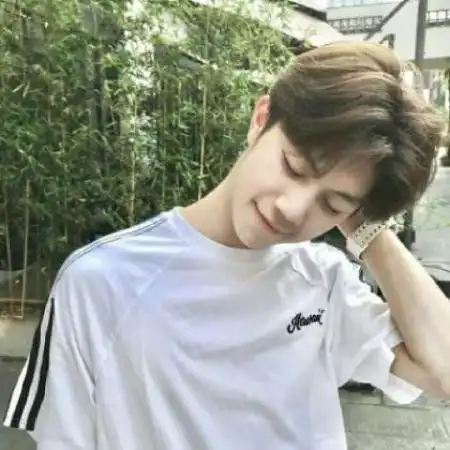 好看清新帅气男生微信头像文艺,有点温柔的男生
