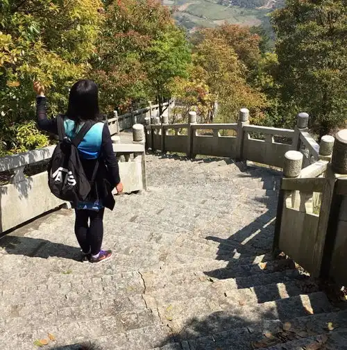 从惠东东风林场穿越四个山顶,到达九龙峰主峰
