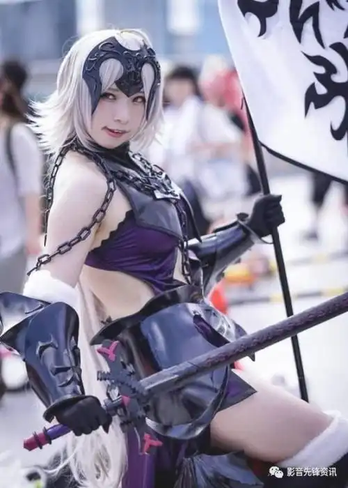 c92神级cos,娇俏小姐姐带你走出二次元
