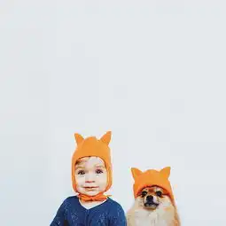 另类情侣照宝宝与宠物犬的甜蜜约会
