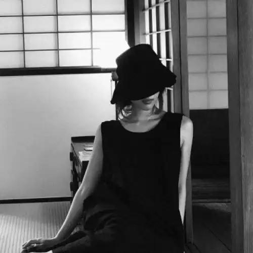 大家对看上去高冷,不好接触的女生是怎么看的

