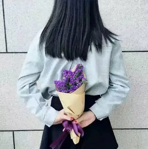 求这个头像的女头,和女朋友打赌呢谢谢谢谢亲戚们,
