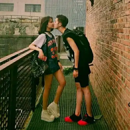 情侣头像一对哪个是女生用哪个是男生用
