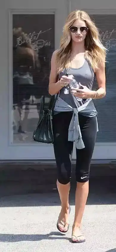火爆欧美圈的leggings究竟如何搭配才能优雅出街