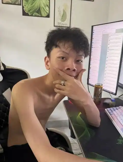看呆众人澳官方facebook账号新头像为微笑裸男,网友迅速围观
