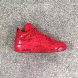 nike全红的一双鞋全红鞋面平整没有气孔鞋舌有f开头的前面鞋带前面标了air求是哪款