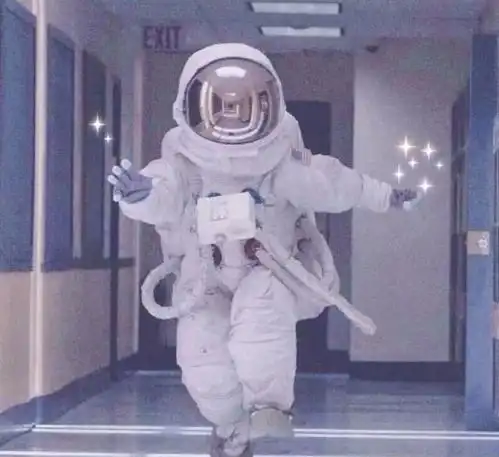 希望每一个星球都能等到属于它的宇航员
