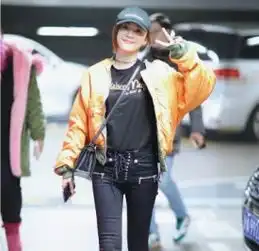 飞行员夹克搭配图片,飞行员夹克配什么裤子和鞋子,飞行员夹克街拍
