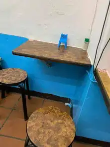 体贴单身狗她饭吃一半店家递小椅子机位店内摆设暖翻网啾甘心
