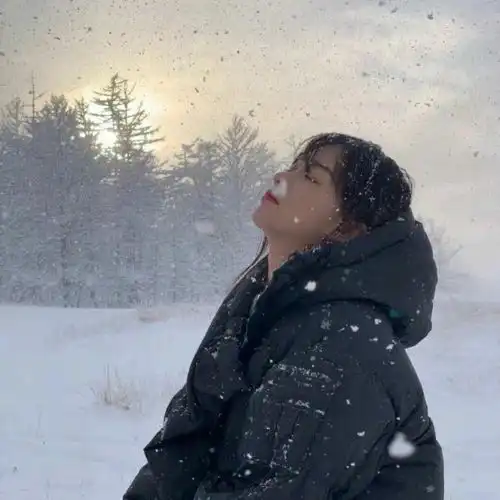 女生头像真人杂图无水印
