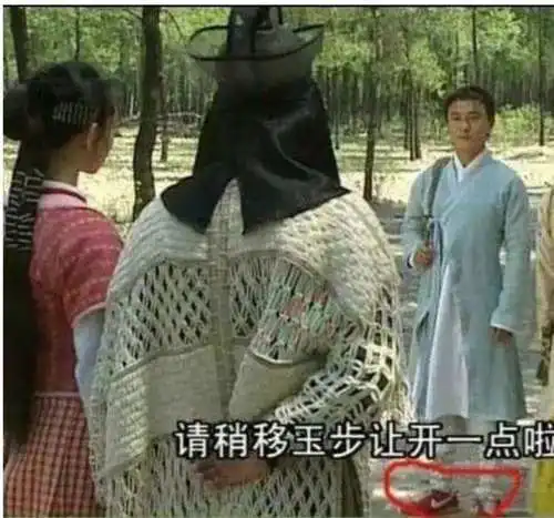 史上最欠揍穿帮镜头红孩儿坐塑料刀片,陈乔恩的吻让人浮想联翩