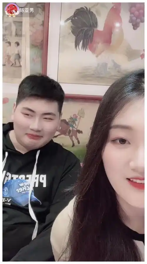 大衣哥儿子开直播被吐槽太胖,陈亚男霸气护夫对彼此的爱称好甜