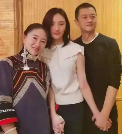 李亚鹏高调宣布恋情,女友是美丽的彝族姑娘,男方已见过父母