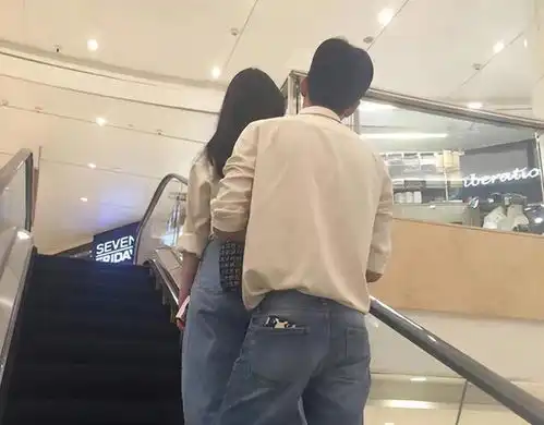 连长妹妹受命给我当红娘,介绍几个都不合适,干脆我俩凑合得了
