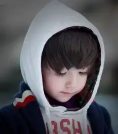 找像这张一样可爱的小孩照片
