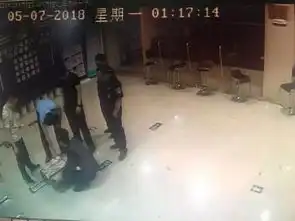 女生嫌200万分手费太少,杭州小情侣把一箱现金丢在酒吧,店家发现后报警
