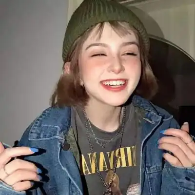 笑很甜很暖的女生高清头像阳光爱笑开朗小仙女图片
