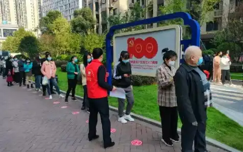牢筑防疫铁墙中铁地产集团物业公司守护业主健康生活的最后一米