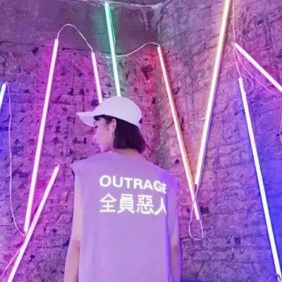 最潮情侣头像一人一张两对所有的努力都是为了你
